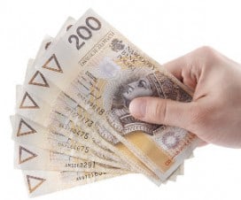 banknoty 200 zł w dłoni